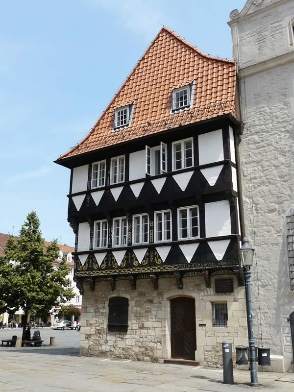 Das Hotel 'An der Stadthalle' in Braunschweig bietet mit liebe zum Detail ausgestattete Zimmer und schallisolierte Fenster für eine ungestörte Übernachtung in Braunschweig.