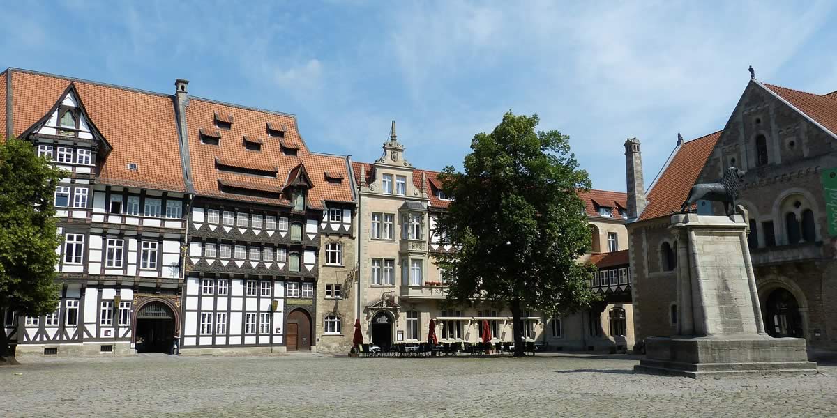 Das Hotel 'An der Stadthalle' in Braunschweig bietet mit liebe zum Detail ausgestattete Zimmer und schallisolierte Fenster für eine ungestörte Übernachtung in Braunschweig.