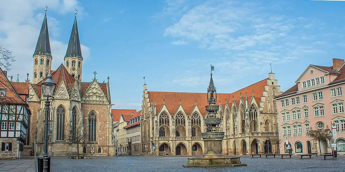 Das Hotel 'An der Stadthalle' in Braunschweig bietet mit liebe zum Detail ausgestattete Zimmer und schallisolierte Fenster für eine ungestörte Übernachtung in Braunschweig.