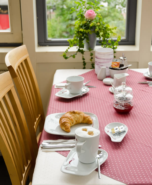 Das Hotel 'An der Stadthalle' in Braunschweig bietet mit liebe zum Detail ausgestattete Zimmer und schallisolierte Fenster für eine ungestörte Übernachtung in Braunschweig.