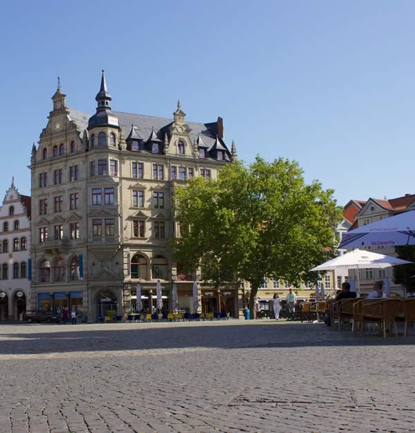 Das Hotel Braunschweig an der Stadthalle ist optimal für die Übernachtung Braunschweig. Das Hotel bietet ihnen eine liebevolle Zimmerausstattung mit schallisolierten Fenstern. Das Hotel 'An der Stadthalle' in Braunschweig bietet mit liebe zum Detail ausgestattete Zimmer und schallisolierte Fenster für eine ungestörte Übernachtung in Braunschweig.