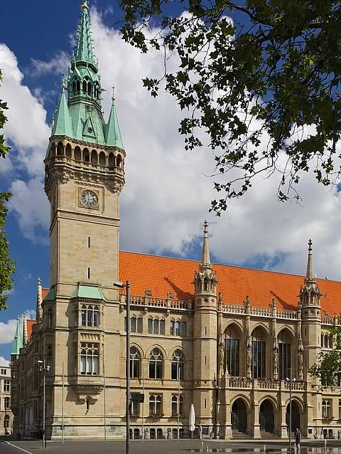 Das Hotel 'An der Stadthalle' in Braunschweig bietet mit liebe zum Detail ausgestattete Zimmer und schallisolierte Fenster für eine ungestörte Übernachtung in Braunschweig.