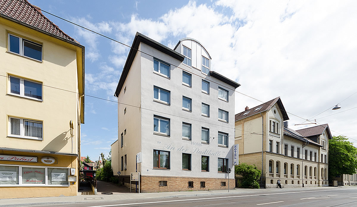 Das Hotel 'An der Stadthalle' in Braunschweig bietet mit liebe zum Detail ausgestattete Zimmer und schallisolierte Fenster für eine ungestörte Übernachtung in Braunschweig.